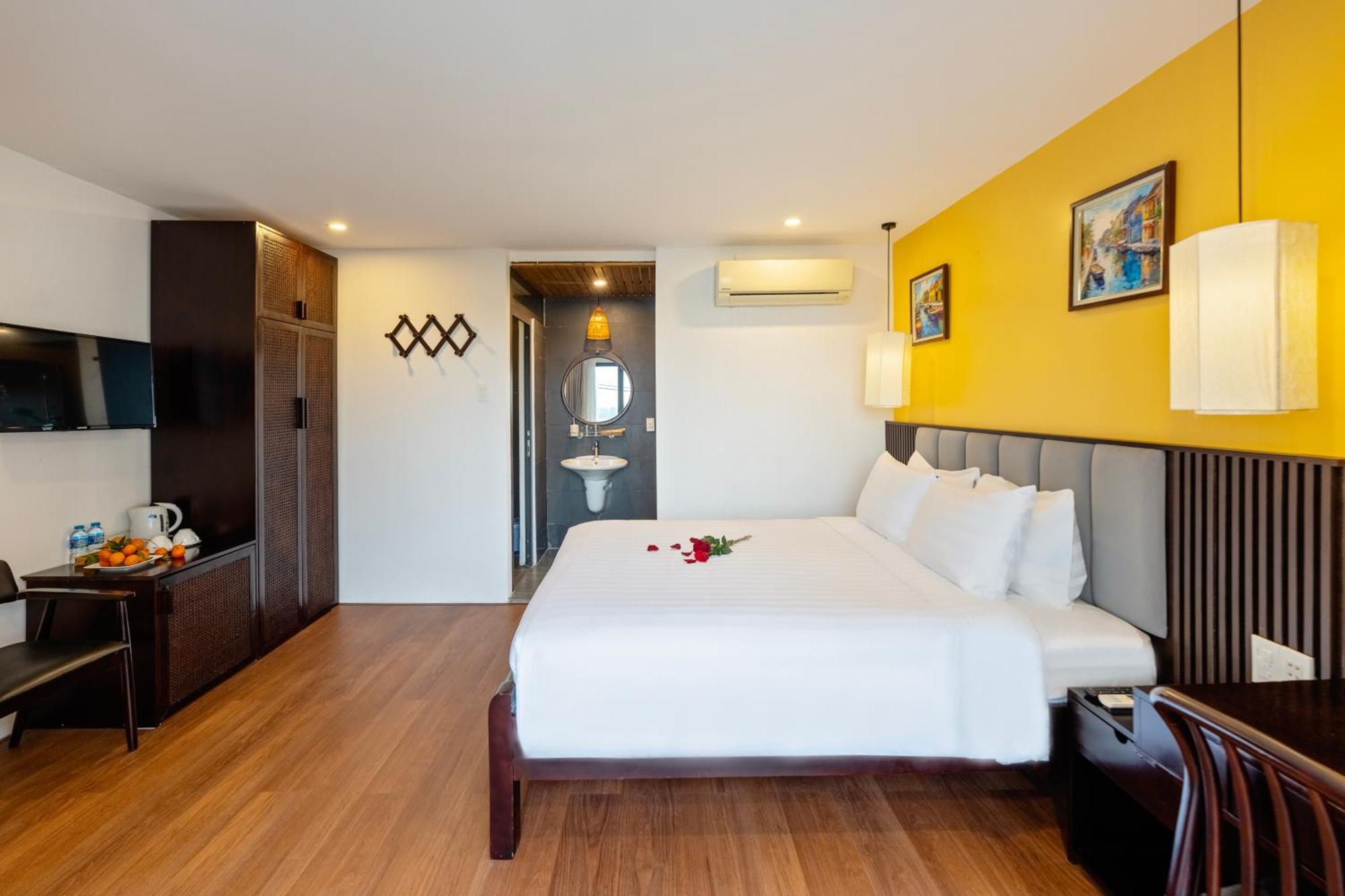 Serene Riverside Hotel Hoi An Exterior photo