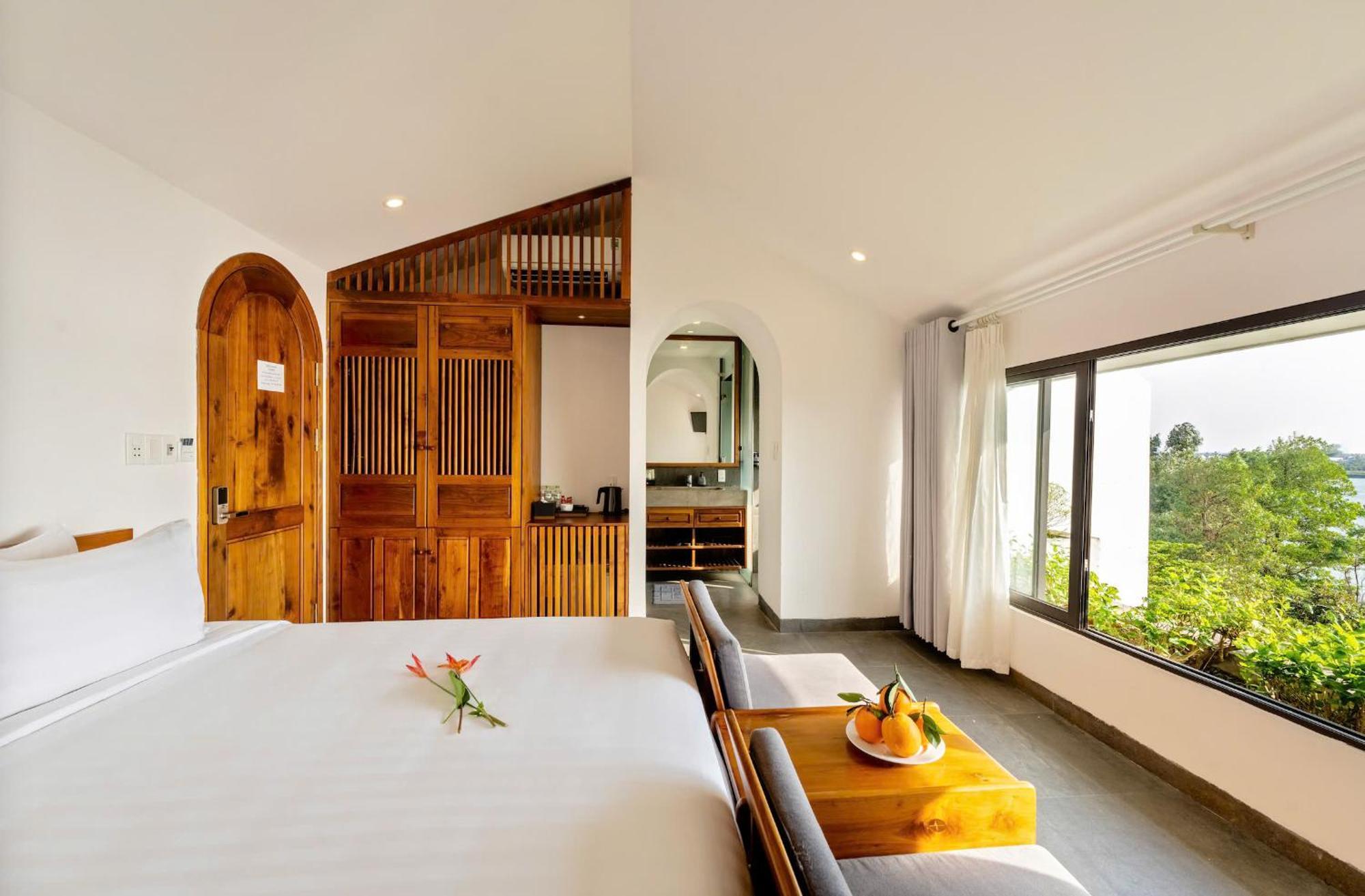 Serene Riverside Hotel Hoi An Exterior photo