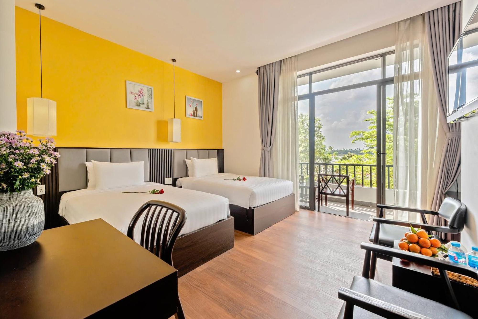 Serene Riverside Hotel Hoi An Exterior photo